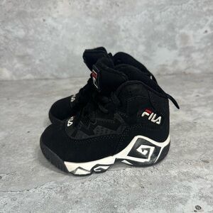 Fila MB‎ Boys Black/White/Red Sneakers Woth Box Size 7C